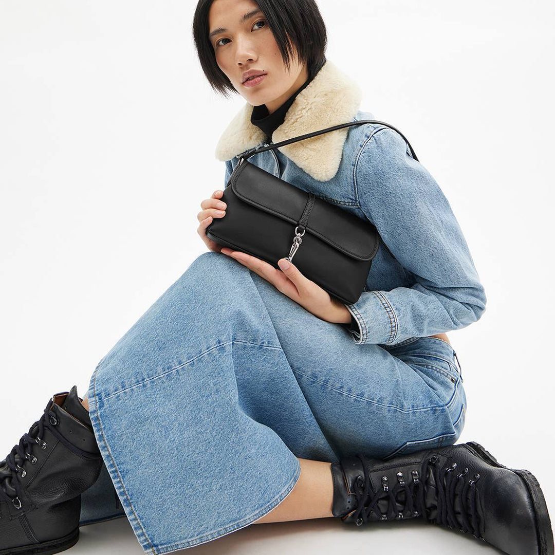 COACH Hamptons Small Leather S Silver Chalk