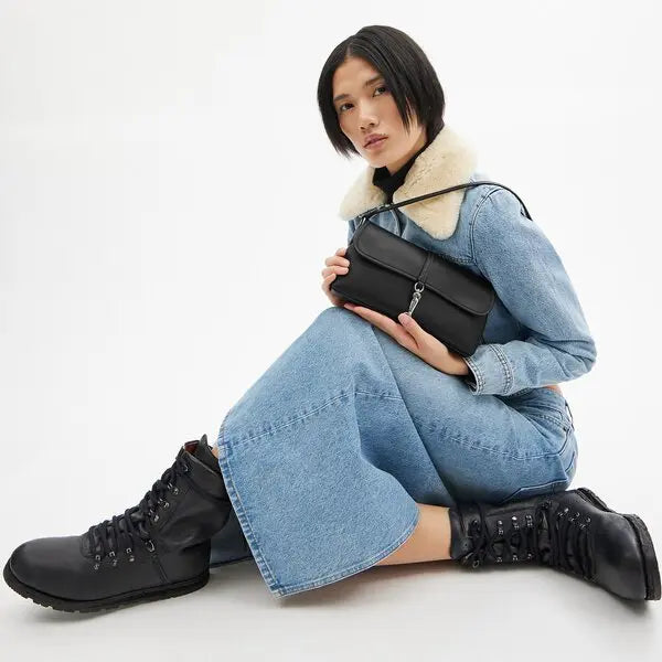 COACH Hamptons Small Leather S Silver Chalk